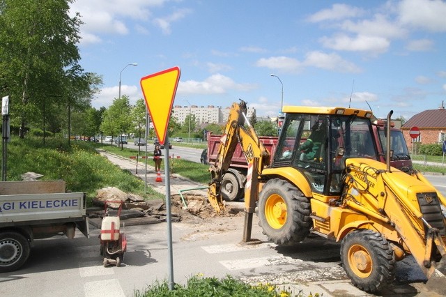 Około godziny 11 rozpoczęły się prace nad usunięciem awarii u zbiegu ulic Przyborowskiego i Warszawskiej.
