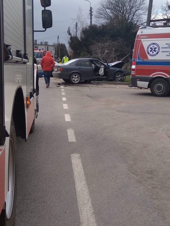 Zderzenie volkswagena i BMW w Jastrzębiu. Cztery osoby zabrane do szpitala