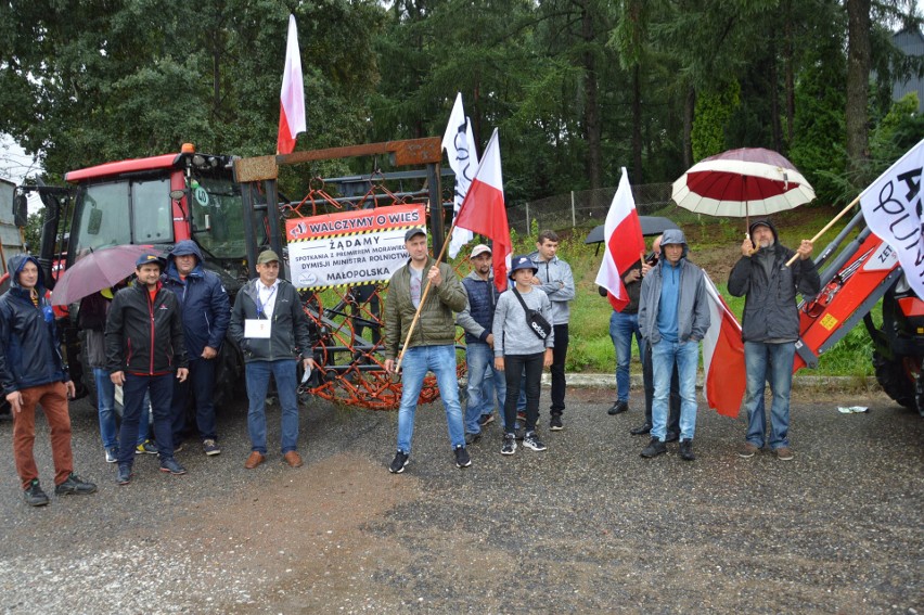 Protest rolników na DK94 między Targowiskiem a Brzeskiem,...