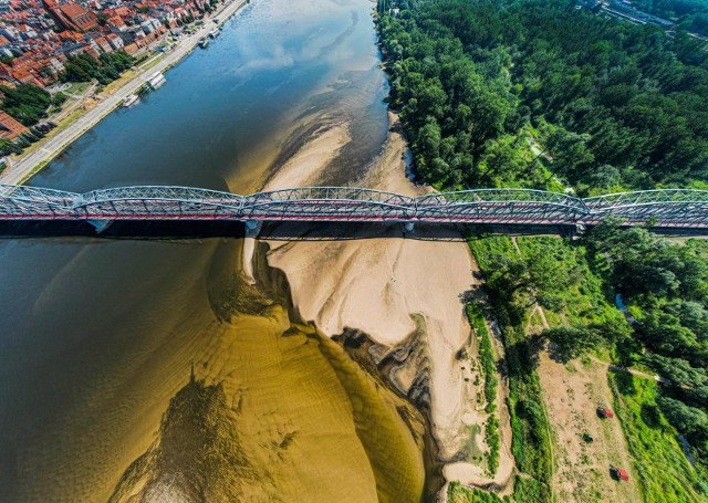 Dlaczego obrady poświęcone były wodzie na Kujawach? Bo jej tutaj bardzo brakuje. Od lat mówi się o złym sąsiedztwie odkrywek węgla brunatnego, o procesie stepowienia Kujaw. A to, co dzieje się z klimatem, obserwujemy na własne oczy.