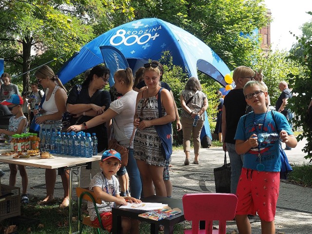 Piknik promujący program 800 plus w Łódzkiej Specjalnej Strefie Ekonomicznej cieszył się wielkim zainteresowaniem