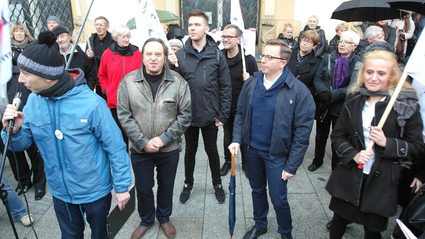 Parasolkowy protest na Piotrkowskiej w Łodzi [ZDJĘCIA,FILM]