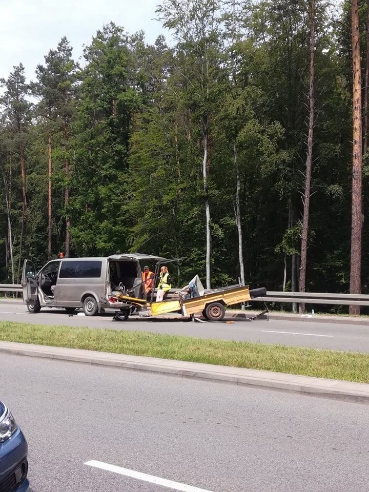 Wypadek na leśnym odcinku Chwarznieńskiej w stronę...