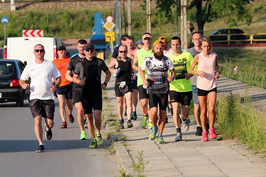 Tomasz Jezierski ze Skarżyska rozpoczął morderczy bieg na 100 mil