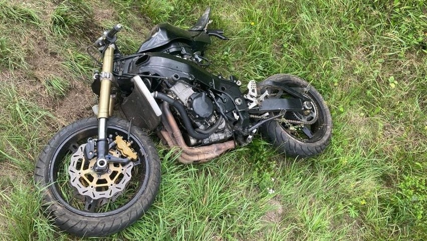 Śmiertelny wypadek motocyklisty pod Przasnyszem. Do tragedii doszło w niedzielę 13 sierpnia 2023. Zdjęcia
