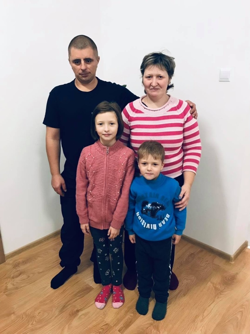 Rodzina Łaskarzewskich, repatriantów z Kazachstanu w Działoszycach. Zakończyli kwarantannę