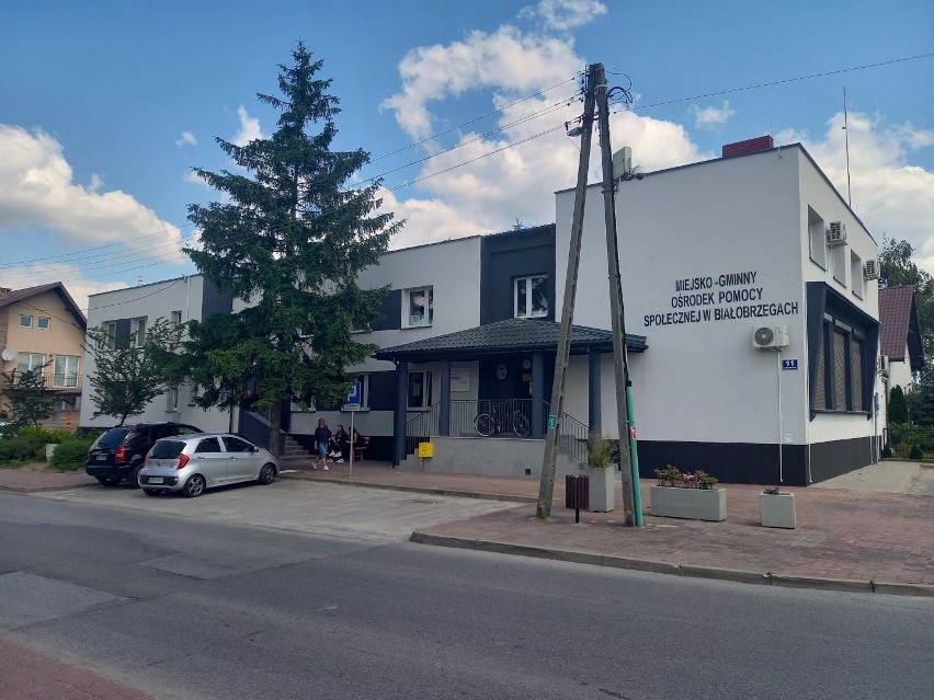 Miejsko-Gminny Ośrodek Pomocy Społecznej w Białobrzegach po remoncie. Jest nowa elewacja, ogrzewanie i elektryka