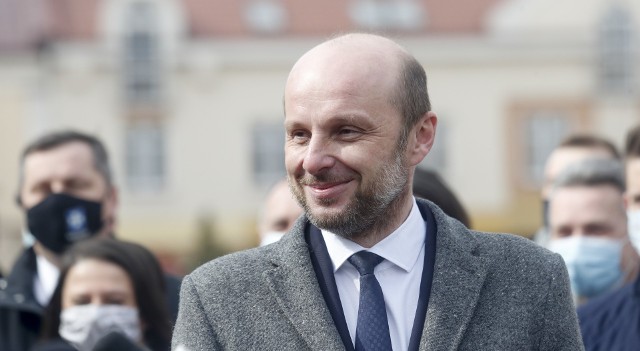 Konrad Fijołek zapowiada, że wraz ze swoją drużyną chce kontynuować politykę rozwoju Rzeszowa, ale z większym naciskiem na poprawę jakości życia mieszkańców.