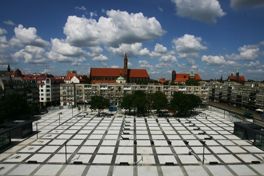 Na pl. Nowy targ zostanie rozszczelniona betonowa...