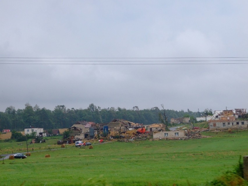 Wiatr wiał z prędkością 350 kilometrów na godzinę. Niszczył wszystko na swojej drodze. 14. rocznica tornada na Opolszczyźnie