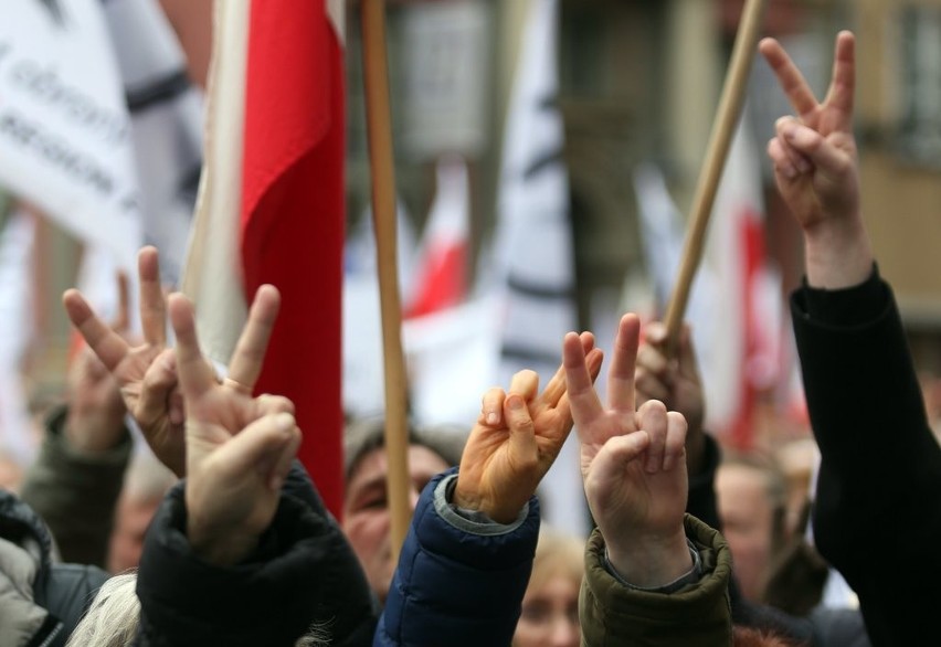 Komitet Obrony Demokracji rozpoczął manifestację w Gdańsku
