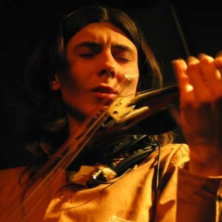 Adam Bałdych zachwyca ekspresyjną grą na skrzypcach elektrycznych