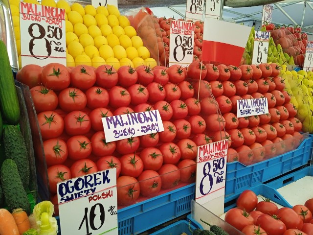 Świeże warzywa i owoce na kieleckich bazarach cieszyły się dużym powodzeniem. Zobacz jakie były ceny we wtorek, 8 listopada >>>