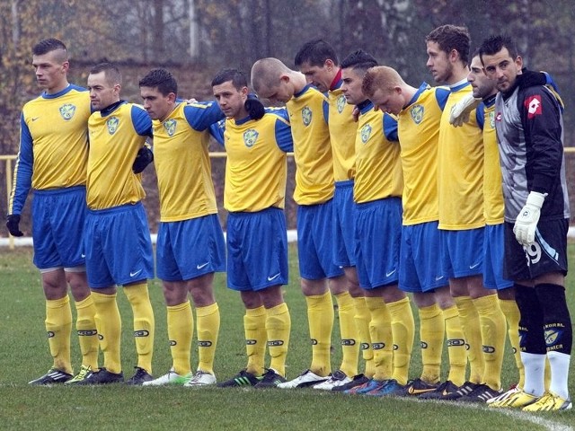 Piłkarze z Dębnicy będą walczyć o utrzymanie w III lidze. 