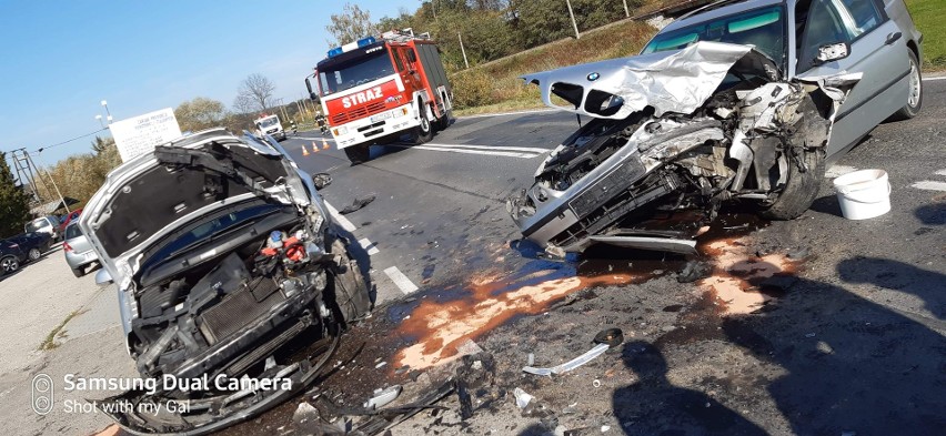 Wypadek Biała Niżna. W czołowym zderzeniu poważnie ucierpiała jedna osoba [ZDJĘCIA]