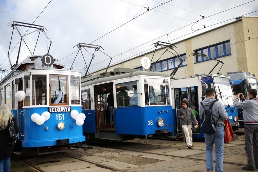 Kraków. Parada zabytkowych i współczesnych pojazdów MPK [ZDJĘCIA]