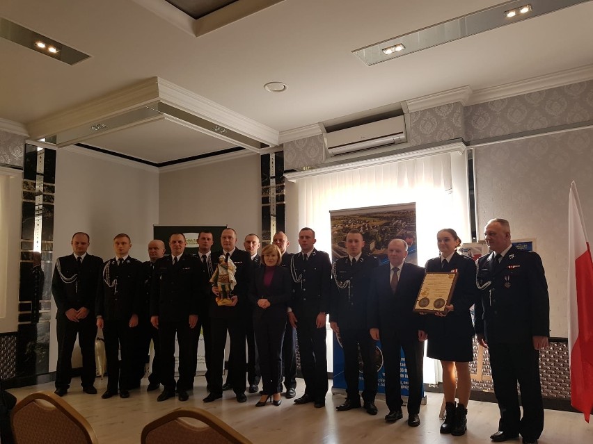 Strażacy z Baćkowic wyróżnieni specjalnym medalem. Świętowano też Dzień Kobiet. Zobacz zdjęcia 