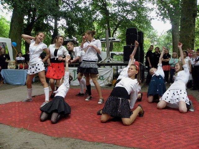 Na scenie pokazały się miejscowe zespoły muzyczne, a przed nią utalentowani tancerze z Łabiszyna