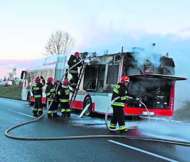 Testowany autobus przegubowy zapalił się pod Bydgoszczą. Czy konstruktorzy rozwiążą problemy techniczne?