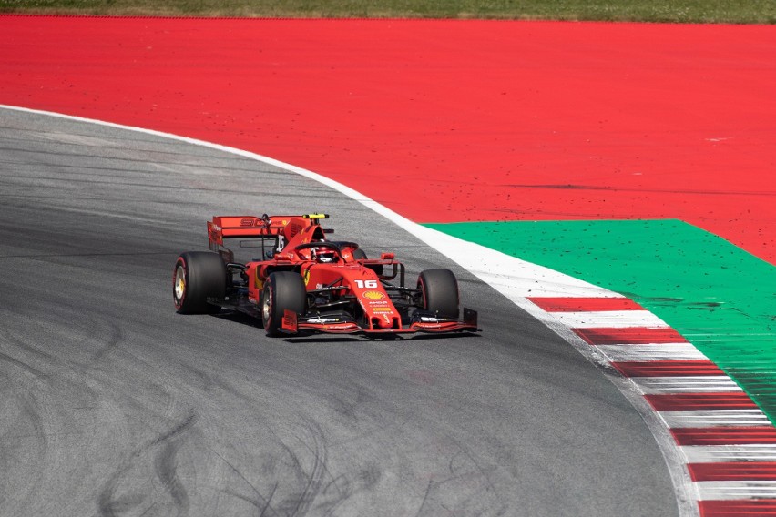 Haas, Ferrari, Red Bull, Renault: część ekip F1 pokazała już tegoroczne bolidy. Przedsezonowe testy w Barcelonie blisko