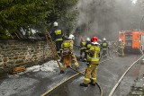 Grzechynia. Pożar w Pustelni Niepokalanów suspendowanego ks. Piotra Natanka. Do akcji gaśniczej ruszyło 20 zastępów straży [ZDJĘCIA]