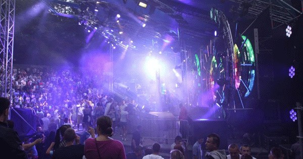 Sunrise Festival 2010. Na piątkowym koncercie  mogło bawić się 15 tysięcy osób