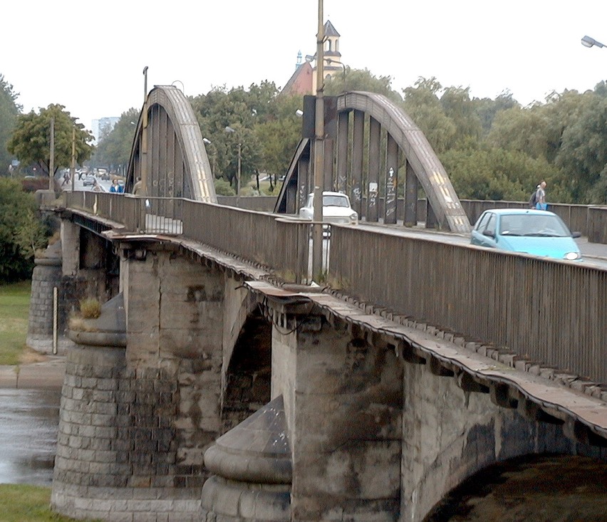 Tych przęseł nie zobaczymy już na moście Rocha. W roku 2002...