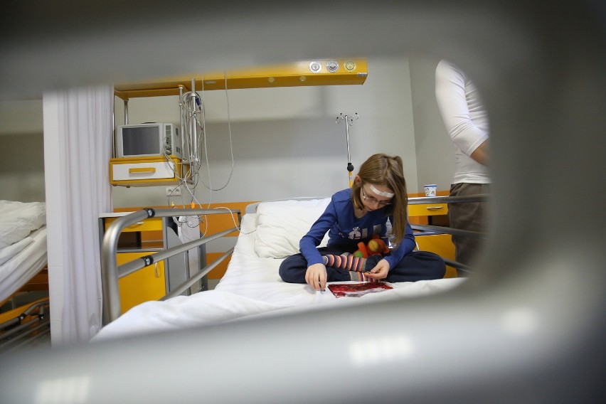 Niezwykły Gamma Knife leczy dziecko w Katowicach. To po raz pierwszy w Polsce