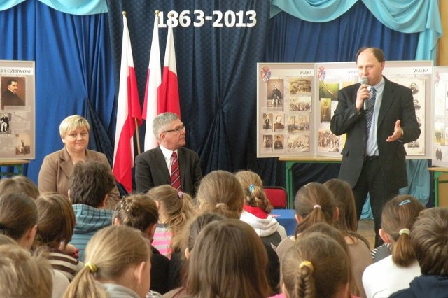 Marian Kmieciak, wójt Odrzywołu, otworzył wystawę o Powstaniu Styczniowym. Wśród gości był wicemarszałek Senatu Stanisław Karczewski.