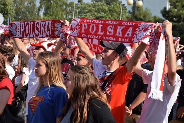 Migawka ze strefy kibica w Inowrocławiu. Podobnie może być w niedzielę w Gniewkowie