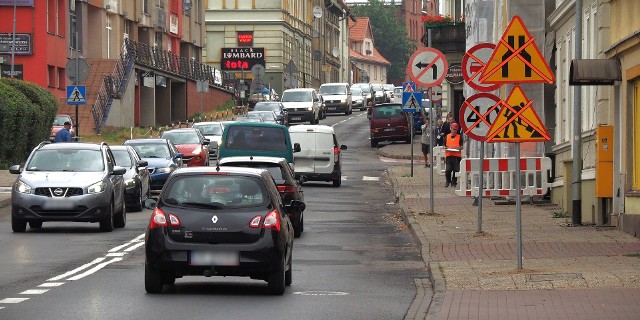 Rozpoczęła się generalna przebudowa ulicy Podgórnej i naprawa placu Kilińskiego w Koszalinie. Trzeba będzie liczyć się z utrudnieniami drogowymi w tej okolicy do maja przyszłego roku.