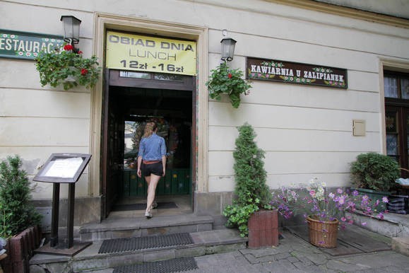 Fot. Anna KaczmarzJedna z najbardziej kultowych krakowskich kawiarnio-restauracji "U Zalipianek" walczy o przetrwanie. Pomoc oferują radni miejscy. Urzędnicy  piętrzą przeszkody.Czytaj więcej