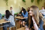 Egzamin gimnazjalny 2018 Nowy Sącz. Trzeci dzień egzaminów gimnazjalnych. W „dwójce” nie boją się angielskiego [ZDJĘCIA] 
