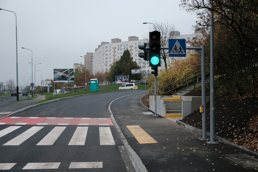 Przejście ułatwia dojście na przystanek tramwajowy Żegrze II