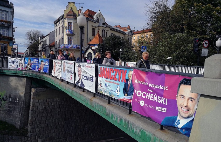 Kandydaci mogą wywieszać materiały wyborcze w paśmie...