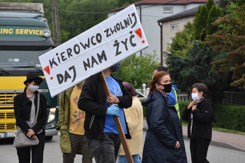 Tak wyglądał poniedziałkowy (8 czerwca) protest mieszkańców...