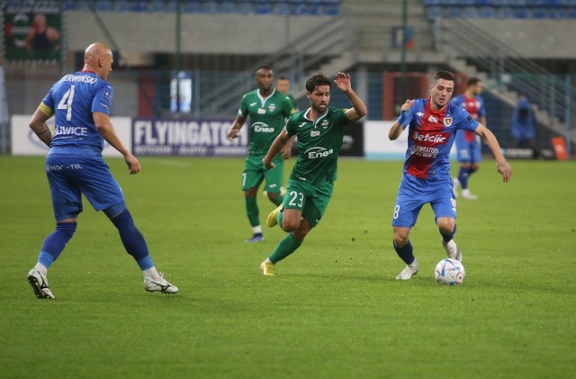 Radomiak (w zielonych koszulkach) wygrał z Piastem Gliwice na wyjeździe 2:1.