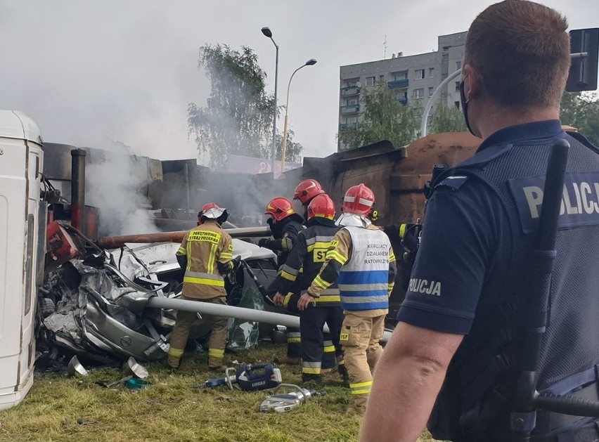 Koszmarny wypadek w Bielsku-Białej. Ciężarówka przygniotła...