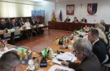 Przedświąteczna sesja Rady Powiatu Radomskiego. Radni przyjęli budżet na 2016 rok bez dyskusji