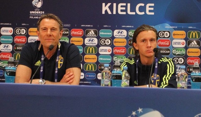 Hakan Ericson, trener Szwedów (z lewej)
