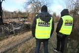 Tragiczny pożar we Wrocławiu. Spłonął mężczyzna - policja i prokurator na ogródkach działkowych [FOTO]