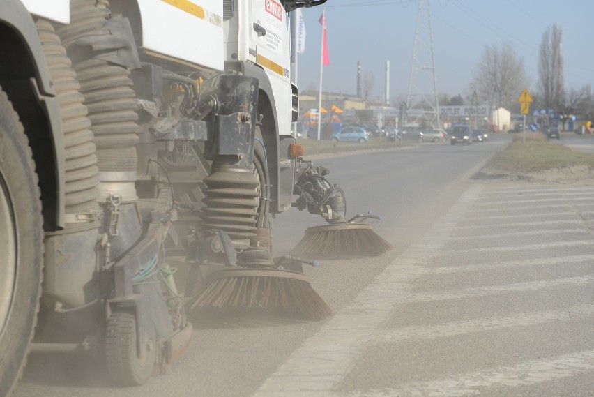 ZDM: Drogowcy już zaczęli sprzątanie miasta [ZDJĘCIA]