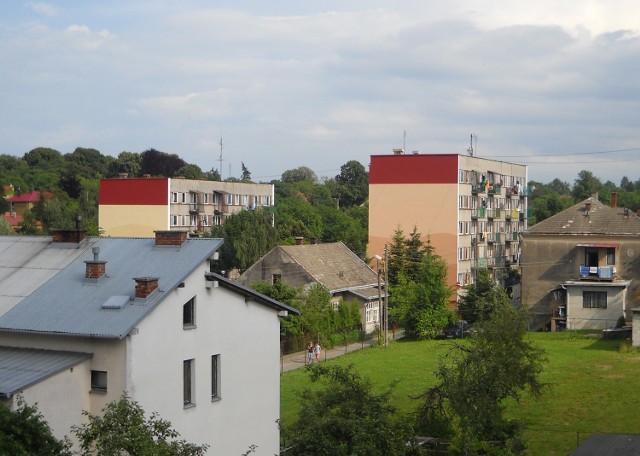 Na os. Gen. Maczka trwaj remont 7 bloków. Odremontowane i ocieplone będą tylko trzy ściany każdego z nich. Fot. Anna Ryznar