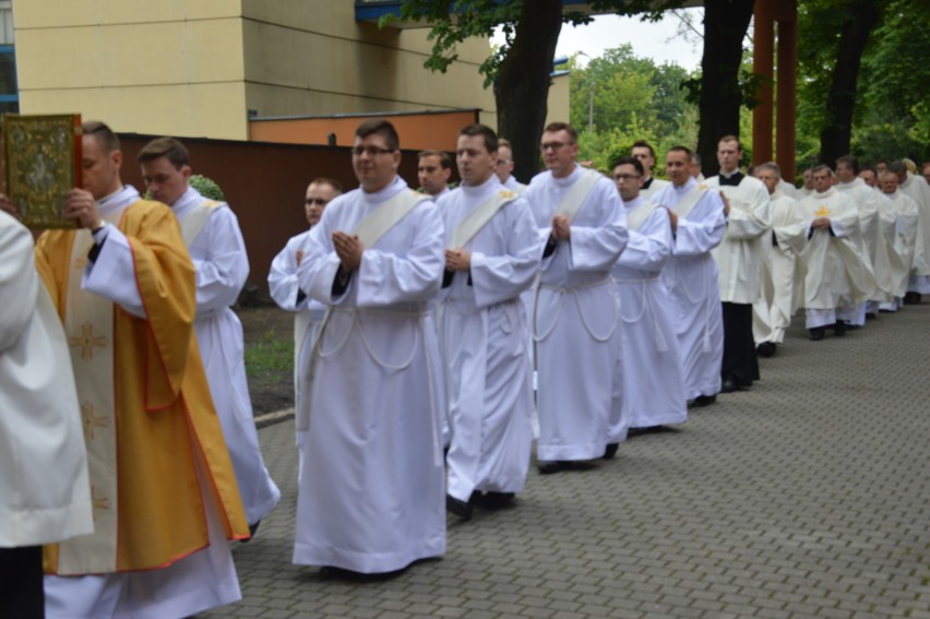 Święcenia kapłańskie w kościele seminaryjnym w Opolu.