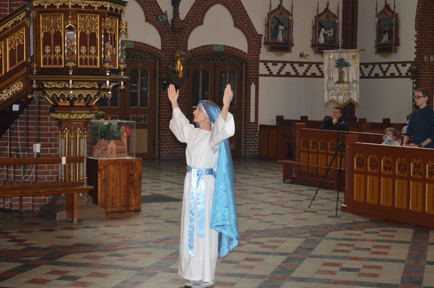 Spektakl o Eucharystii w kościele w Opolu Nowej Wsi Królewskiej [ZDJĘCIA] 