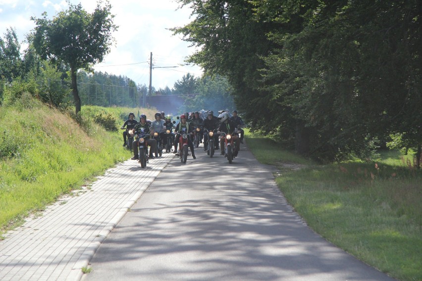 Zlot motocykli WSK w Masłowicach Trzebiatkowskich