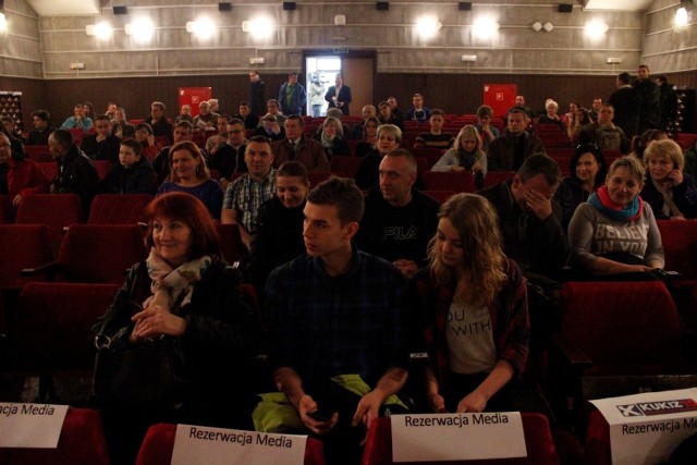 Kandydata na prezydenta Polski Pawła Kukiza przywitała w Zabrzu pełna sama kina Roma
