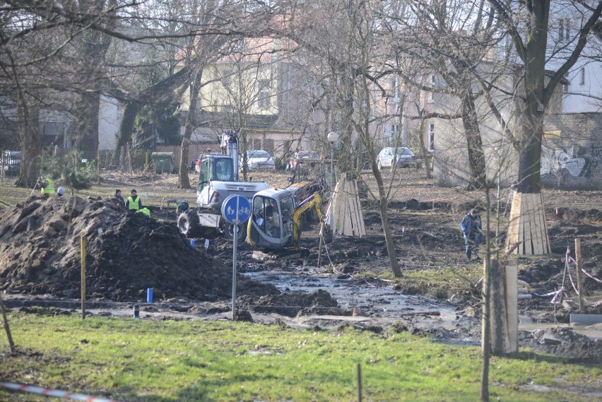 Trwa modernizacja Parku Sowińskiego przy al. Konstytucji...