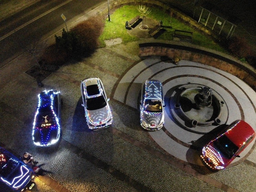 Mikołajkowy zlot świątecznie ozdobionych samochodów w Rudzie...