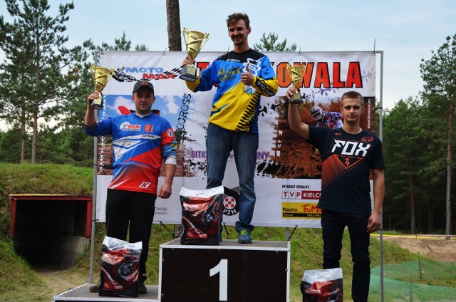Nasi zawodnicy zajęli całe podium klasy MX2C. Od lewej: Jarosław Cedro, Grzegorz Dróżdż i Hubert Zieliński.